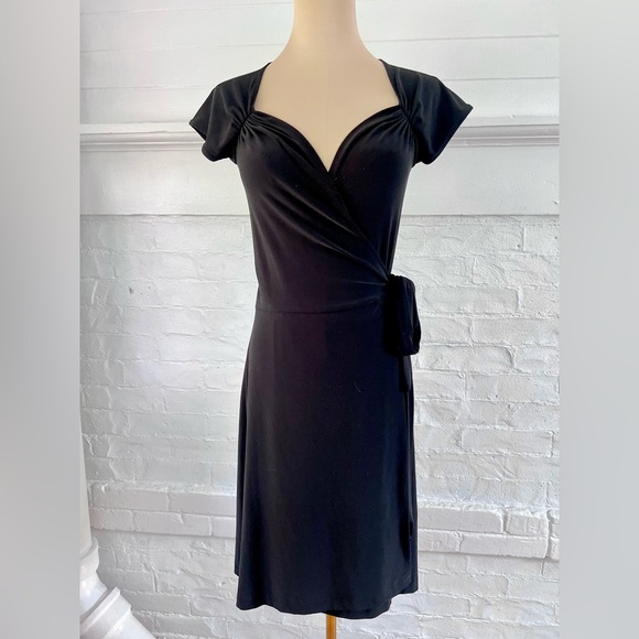 Norma Kamali Wrap Dress Cap Sleeve Sweetheart Neckline Knee Length Size M US 6 - Picture 3 of 12
